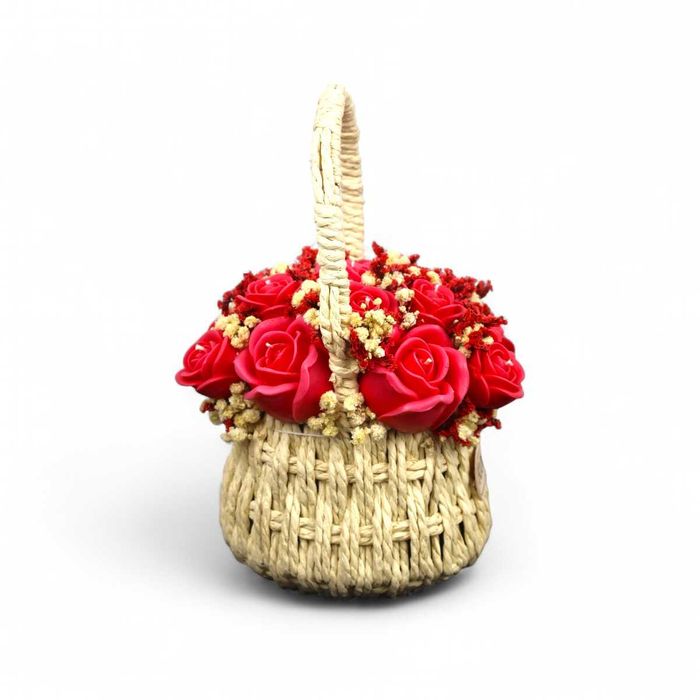 Подаръчна Кошница с рози от соев восък – ароматна декорация