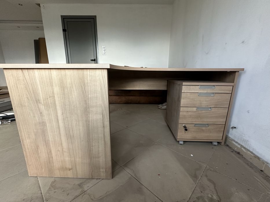 Ъглово офис бюро с шкаф като ново 160х120см