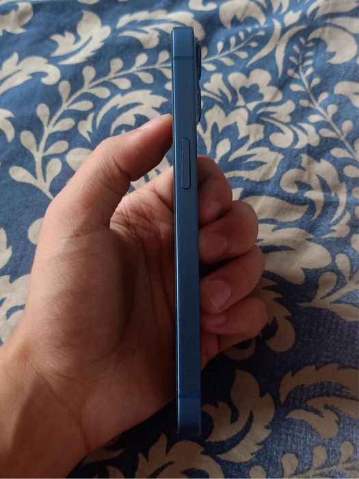 Продаю Iphone 13