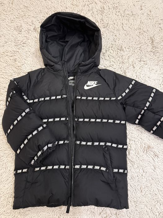 Куртка для девочки или мальчика на 7-9 лет. Nike оригинал .