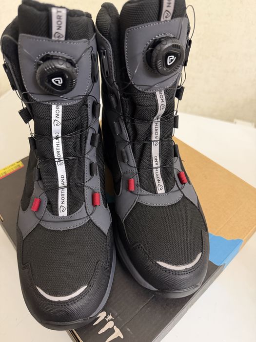 Продам новые,зимние сапоги.