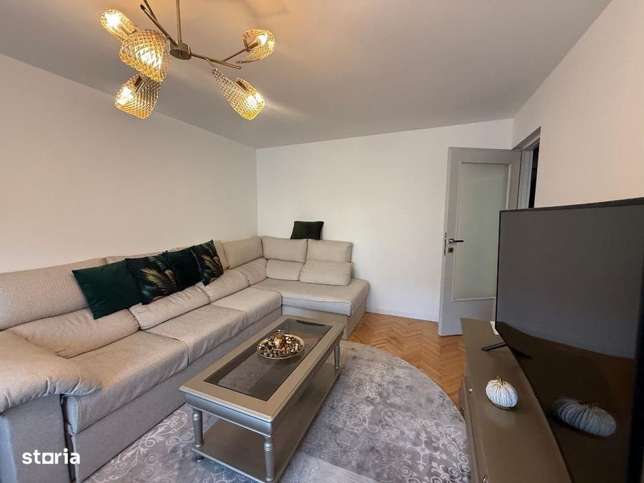 De vanzare Apartament 3 camere, zona Ampoi 3.