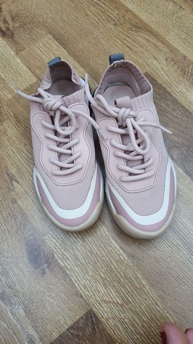 Продам кроссовки ZARA