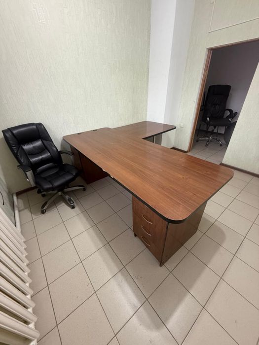 Стол офисный большой