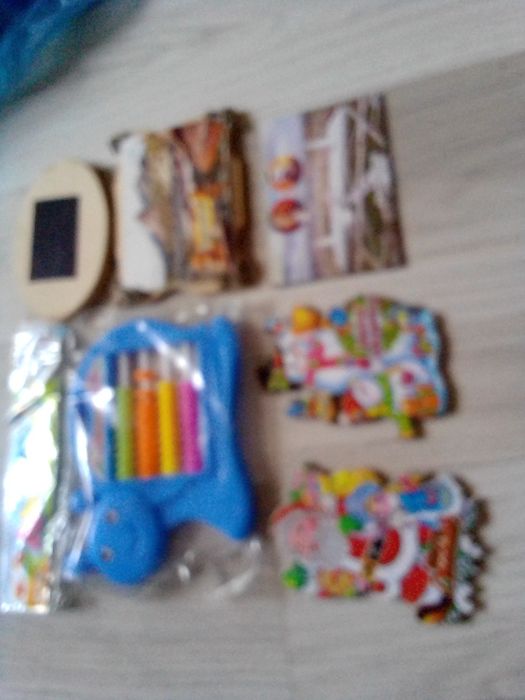 Продам магнит и игрушка