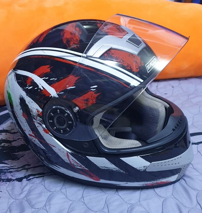 Продаётся Мотошлем "Racer"