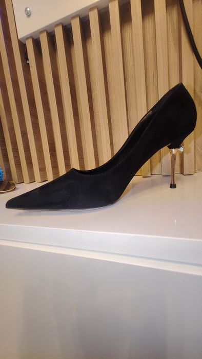 Невероятно стилни обувки 40 номер