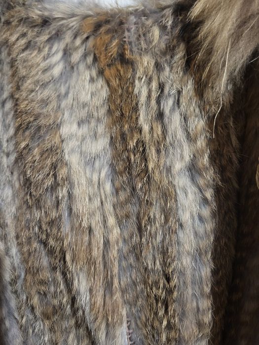 Елек от заек и яка от лисица