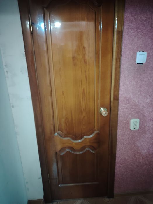 Продам двери дерево в белорусь
