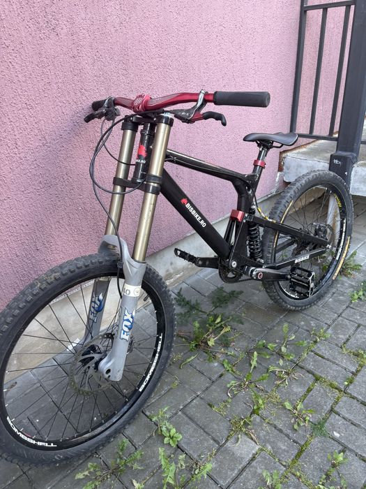 Bicicleta downhill full suspension