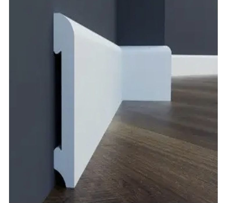 Б/у линолеум и новый плинтус.