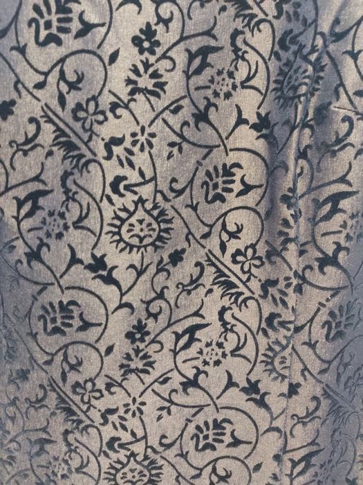 Рокля кафява с черни орнаменти