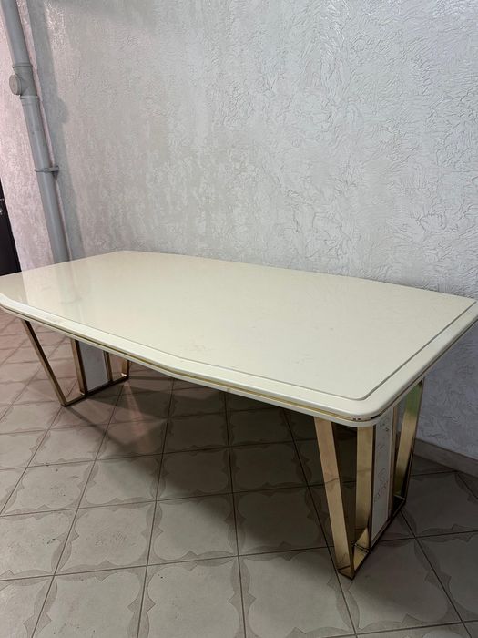 Продам стол со стульями отличного качества