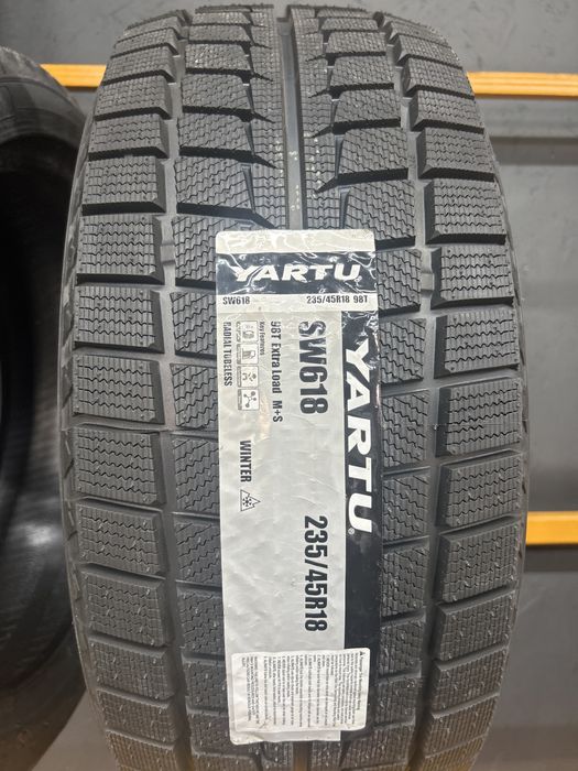 235/45R18 зимняя шина YARTU