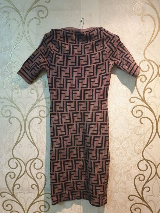 Женская платье  Фенди