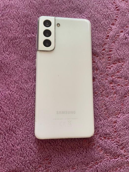 Samsung S21.