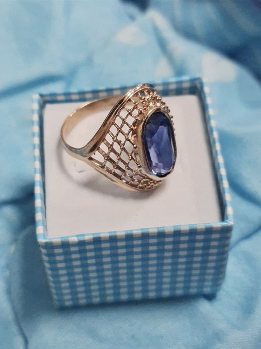 Золотое кольцо 583 пробы с сапфиром