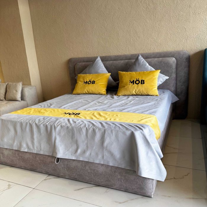 Кровать с мягкой обивкой 200х180