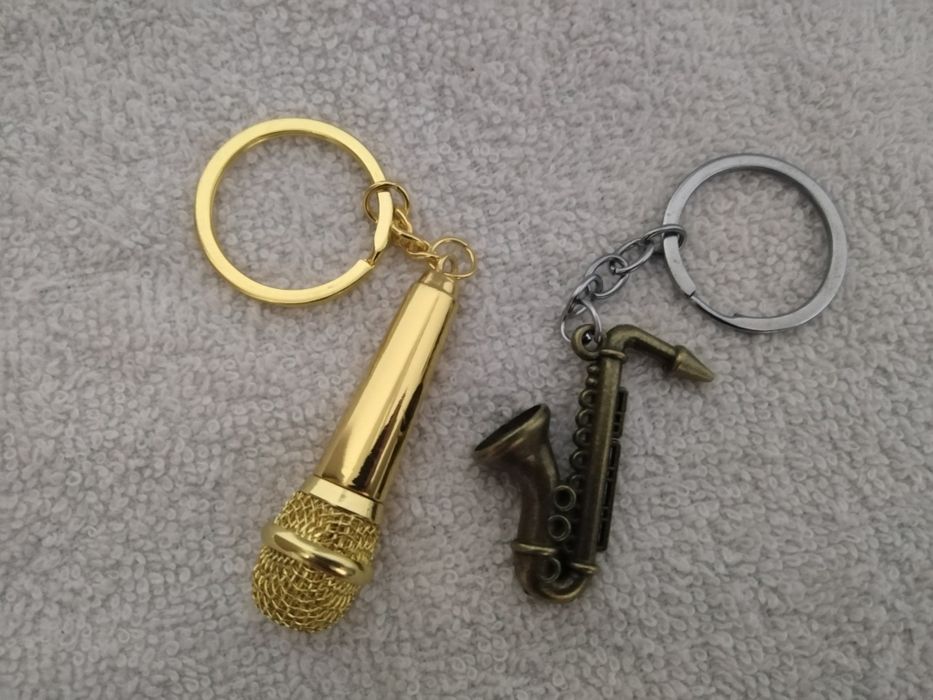 Breloc, cercei, lănțișor