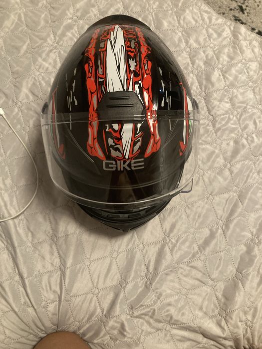 Каска venom k11 със спойлер