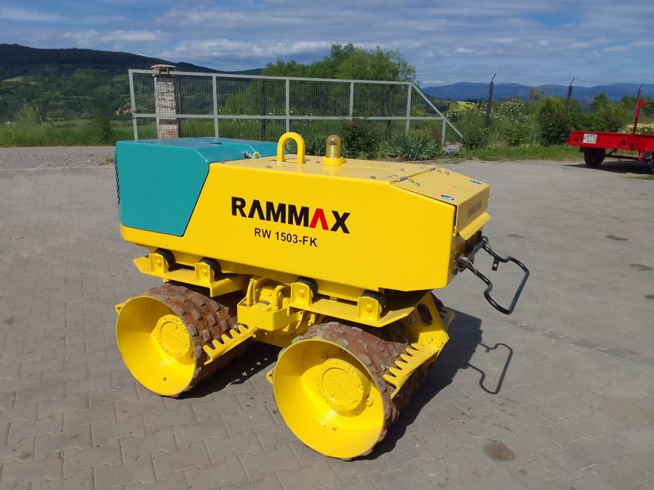 De vanzare sau da inchiriat vibrocompactor cu picior de oaie