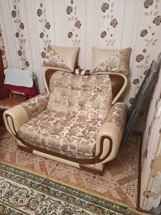 Продается диван три два один