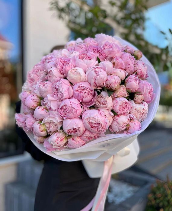 Пионы голландские, розы, хризантемы