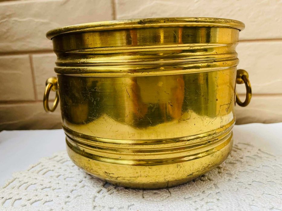 Красива месингова кашпа от Англия