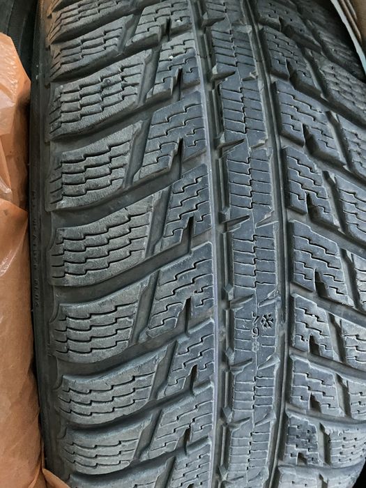 Продавам 4 гуми nokian 235 65 17