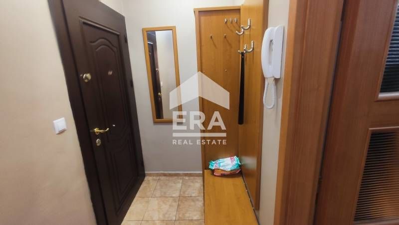 Тристаен обзаведен апартамент под наем, с опция за гараж, район  Лятно