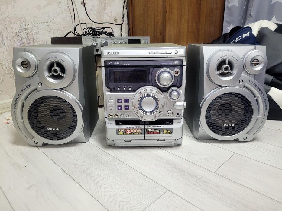 Музыкальный центр   продам