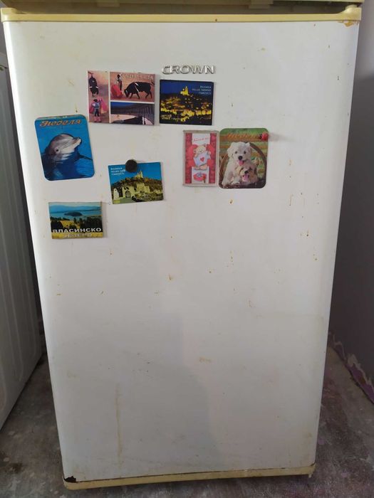 Малък хладилник Crown