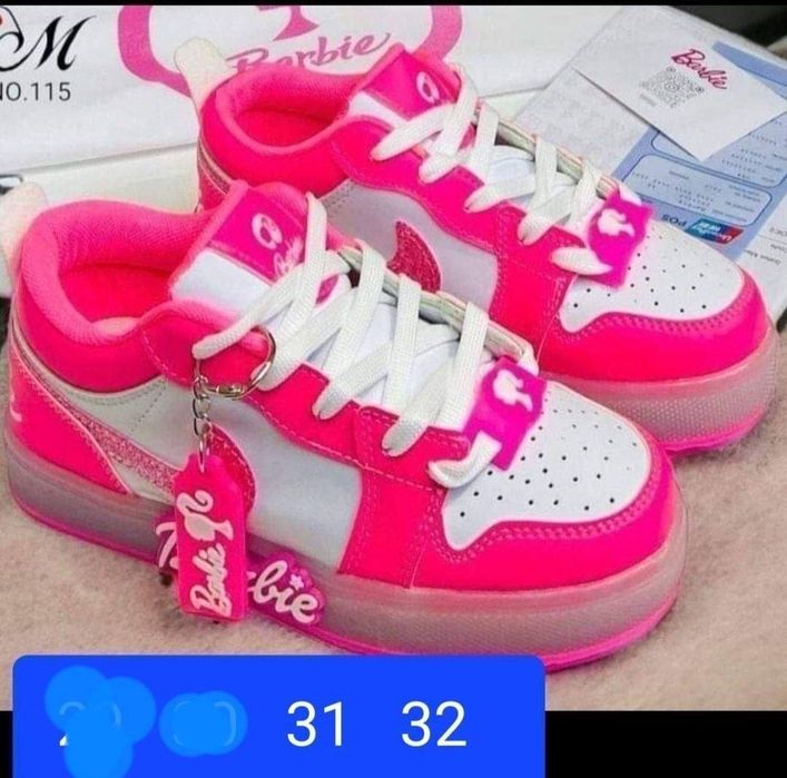 Adidași Barbie superbi