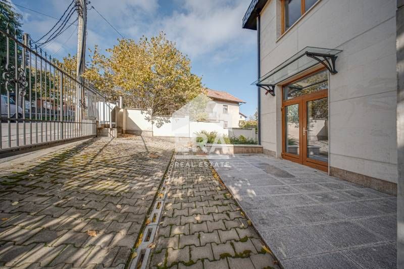 Дава се под наем Къща в София, Симеоново - 583 кв.м за 7880.01 € - Снимка #1