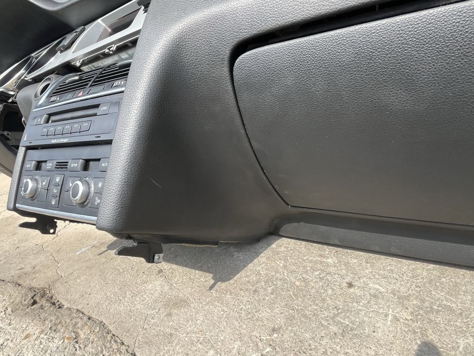 Арматурно табло Audi Q7 4L жабка airbag в табло