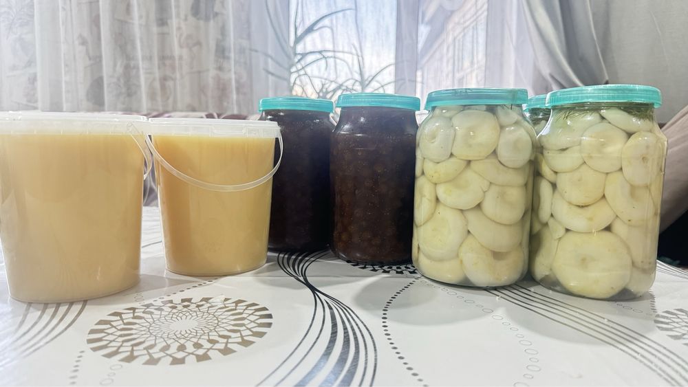 Мед, грузди, варенье
