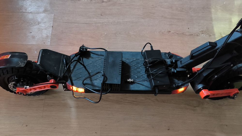 ( Se vinde urgen)Vand sau schimb trotineta pentru adulți