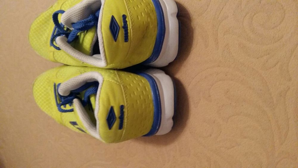 Маратонки умбро