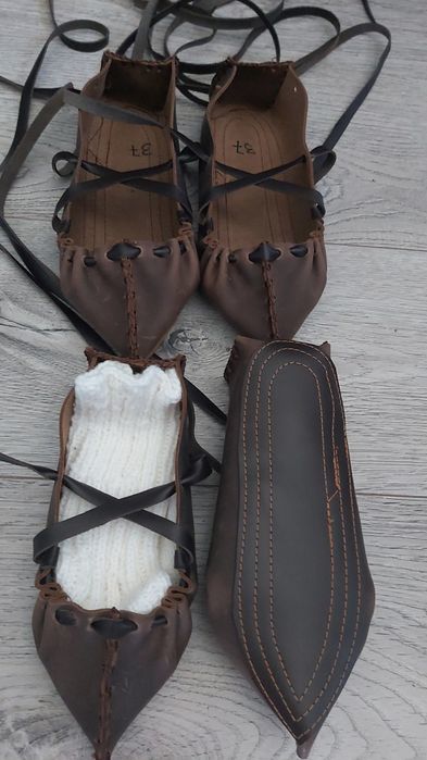 Opinci traditionale din piele lucrate manual