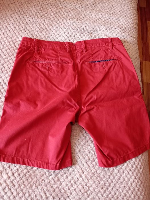 Vând pantaloni scurți Lee Cooper