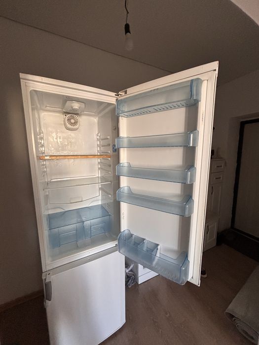 Холодильник продается