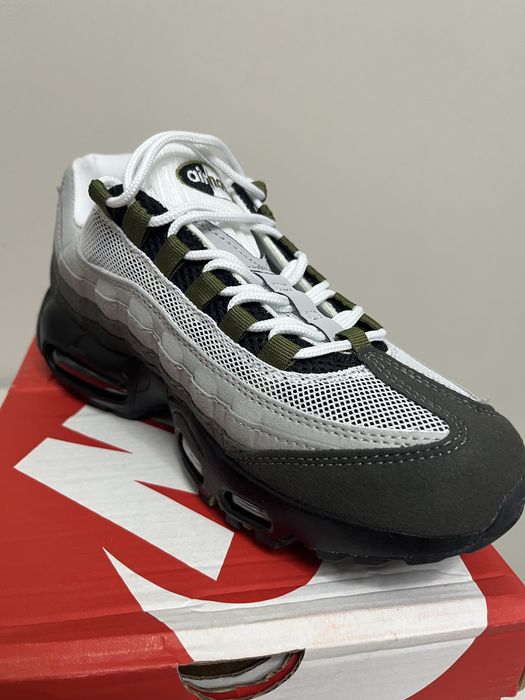 Продается кроссовка