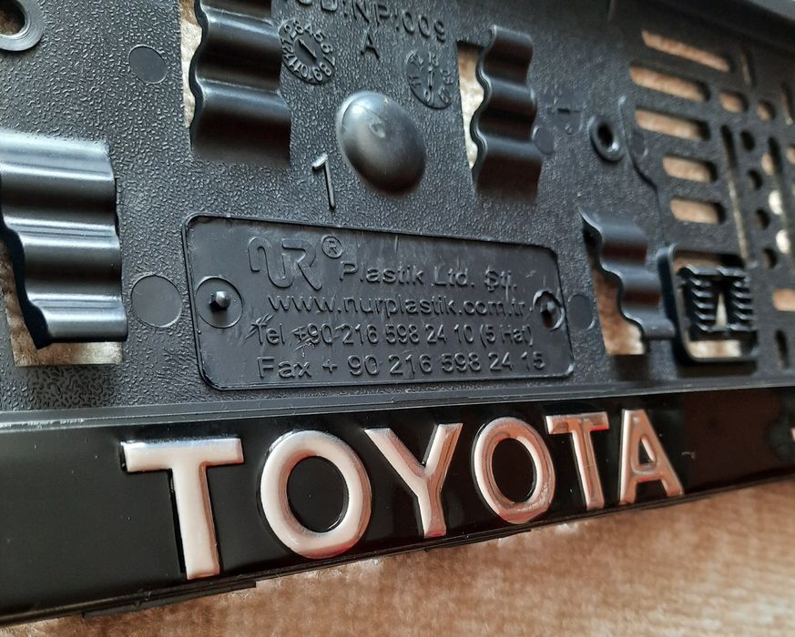 Табела , рамка , стойка , подложка за  регистрационен номер на Toyota