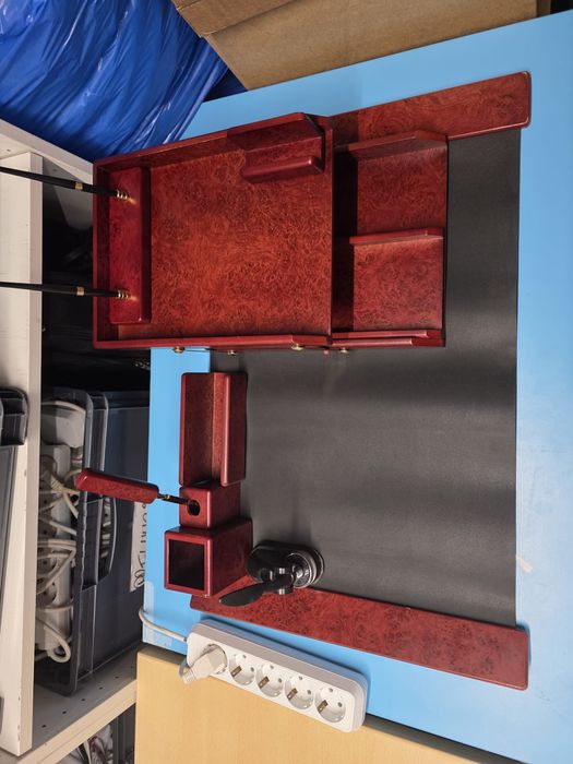 Set complet accesorii birou managerial / lux – aspect lemn de nuc