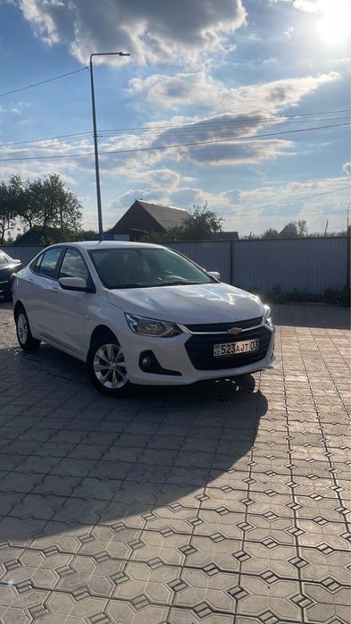 Машина Chevrolet Onix 2025 года