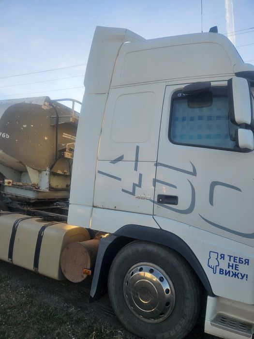 Тягач с бочкой Volvo