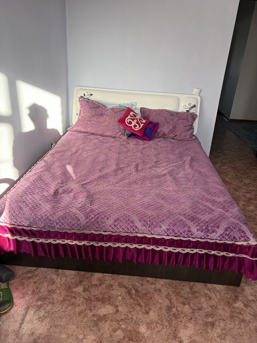 Продам 2х спальную кровать