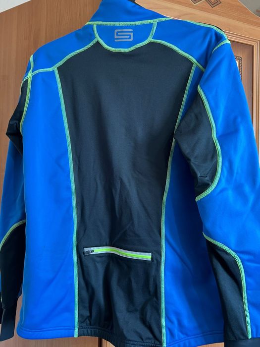 Продам лыжный костюм.