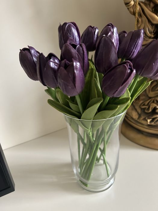 2 Вазы с тюльпанами