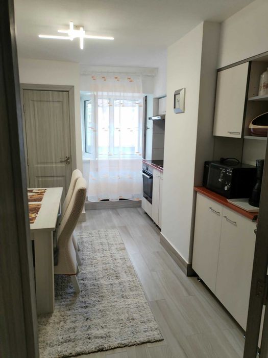 Apartament spațios 2 camere, decomandat (74 mp) – Zona Centrală / Piața Sud, Reșița – Renovat, Mobilat & Utilat ​Descriere: